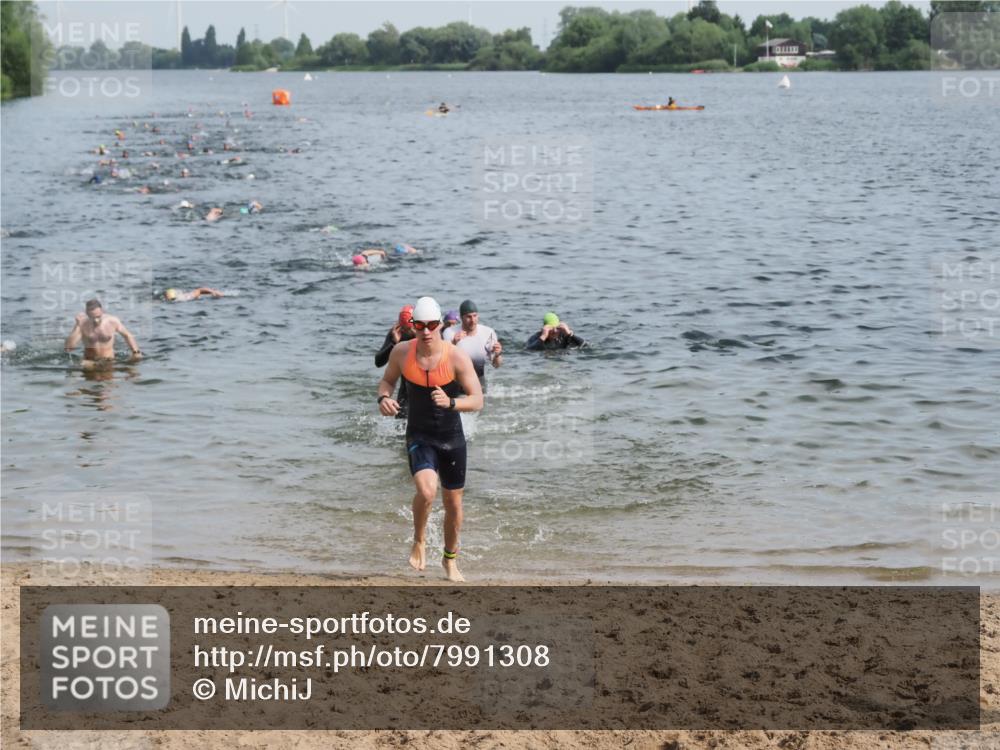 21.06.2025 - 27. Vierlanden-Triathlon MichiJ http://msf.ph/oto/7991308 15.06.2026 09:54:10 Schwimmen 267, 302, 337, 356 meine-sportfotos.de