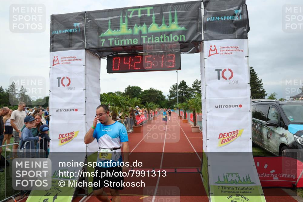 15.06.2025 - 7 Türme Triathlon Michael Strokosch http://msf.ph/oto/7991313 15.06.2025 14:25:13 Ziel 380, 977, 1030 meine-sportfotos.de