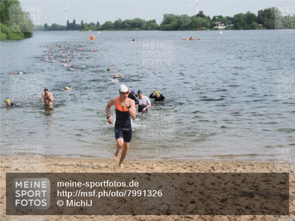 21.06.2025 - 27. Vierlanden-Triathlon MichiJ http://msf.ph/oto/7991326 15.06.2026 09:54:10 Schwimmen 267, 302, 337, 356 meine-sportfotos.de