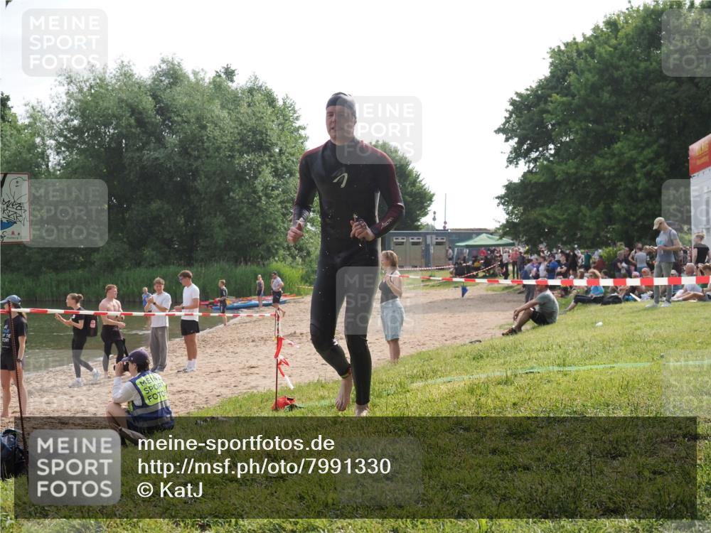 15.06.2025 - 27. Vierlanden-Triathlon KatJ http://msf.ph/oto/7991330 15.06.2025 09:13:38 Schwimmen 237 meine-sportfotos.de