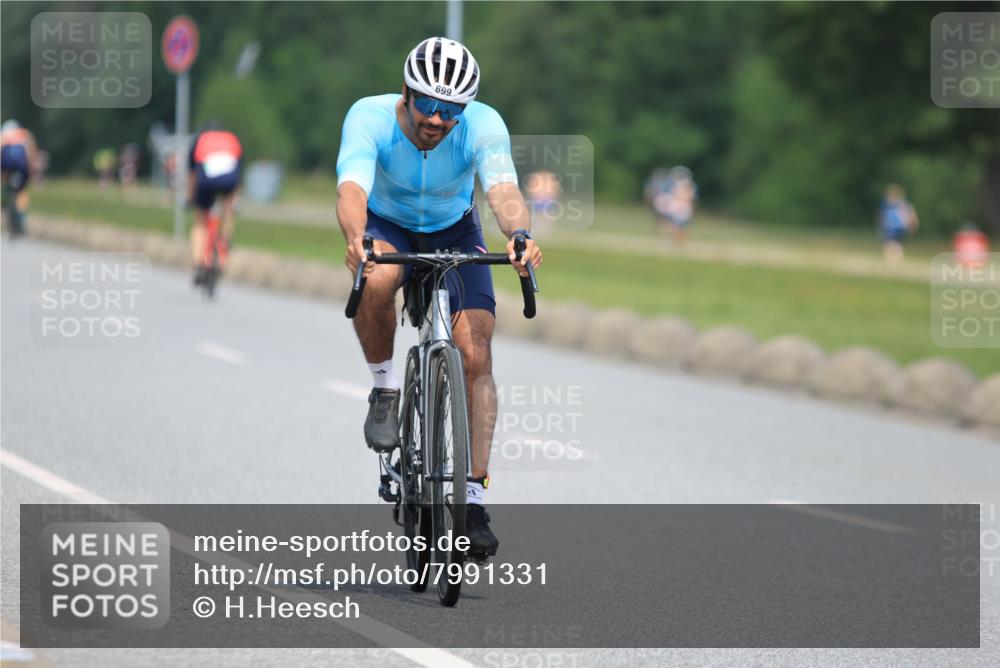 21.06.2025 - 27. Vierlanden-Triathlon H.Heesch http://msf.ph/oto/7991331 15.06.2025 11:55:52 Radfahren 699, 779, 786, 828 meine-sportfotos.de