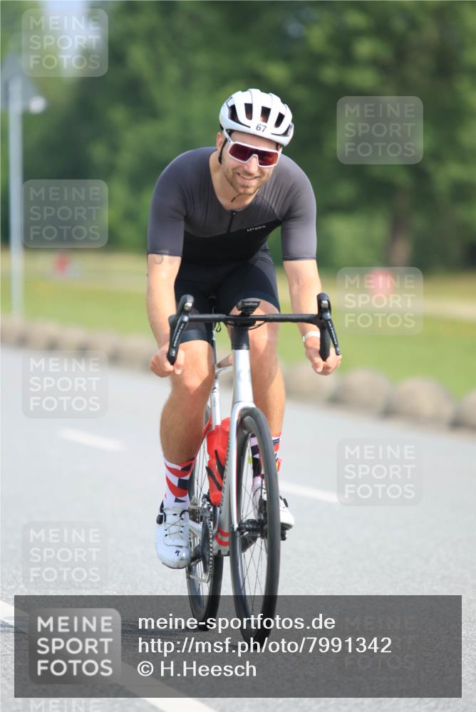 15.06.2025 - 27. Vierlanden-Triathlon H.Heesch http://msf.ph/oto/7991342 15.06.2025 09:56:46 Radfahren 35, 67, 165 meine-sportfotos.de