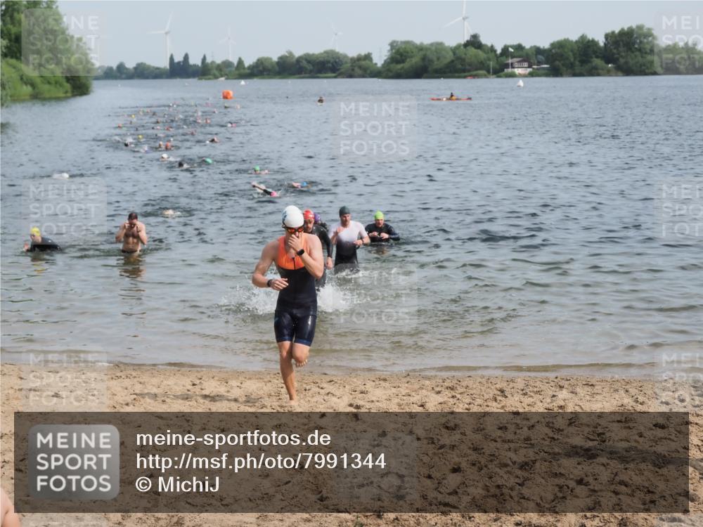 21.06.2025 - 27. Vierlanden-Triathlon MichiJ http://msf.ph/oto/7991344 15.06.2026 09:54:11 Schwimmen 267, 302, 337, 356 meine-sportfotos.de