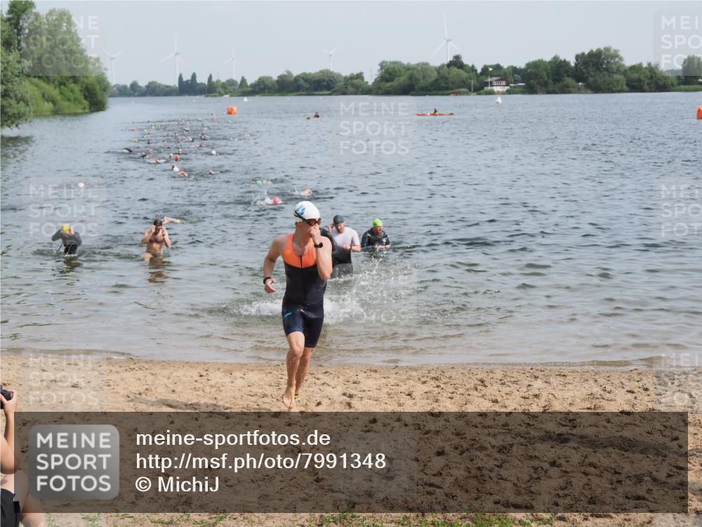 21.06.2025 - 27. Vierlanden-Triathlon MichiJ http://msf.ph/oto/7991348 15.06.2026 09:54:11 Schwimmen 267, 302, 337, 356 meine-sportfotos.de