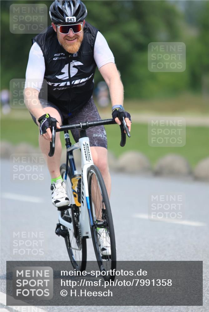 21.06.2025 - 27. Vierlanden-Triathlon H.Heesch http://msf.ph/oto/7991358 15.06.2025 11:56:09 Radfahren 783, 832, 843 meine-sportfotos.de