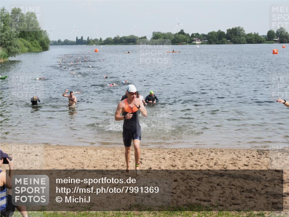21.06.2025 - 27. Vierlanden-Triathlon MichiJ http://msf.ph/oto/7991369 15.06.2026 09:54:12 Schwimmen 267, 302, 337, 356 meine-sportfotos.de