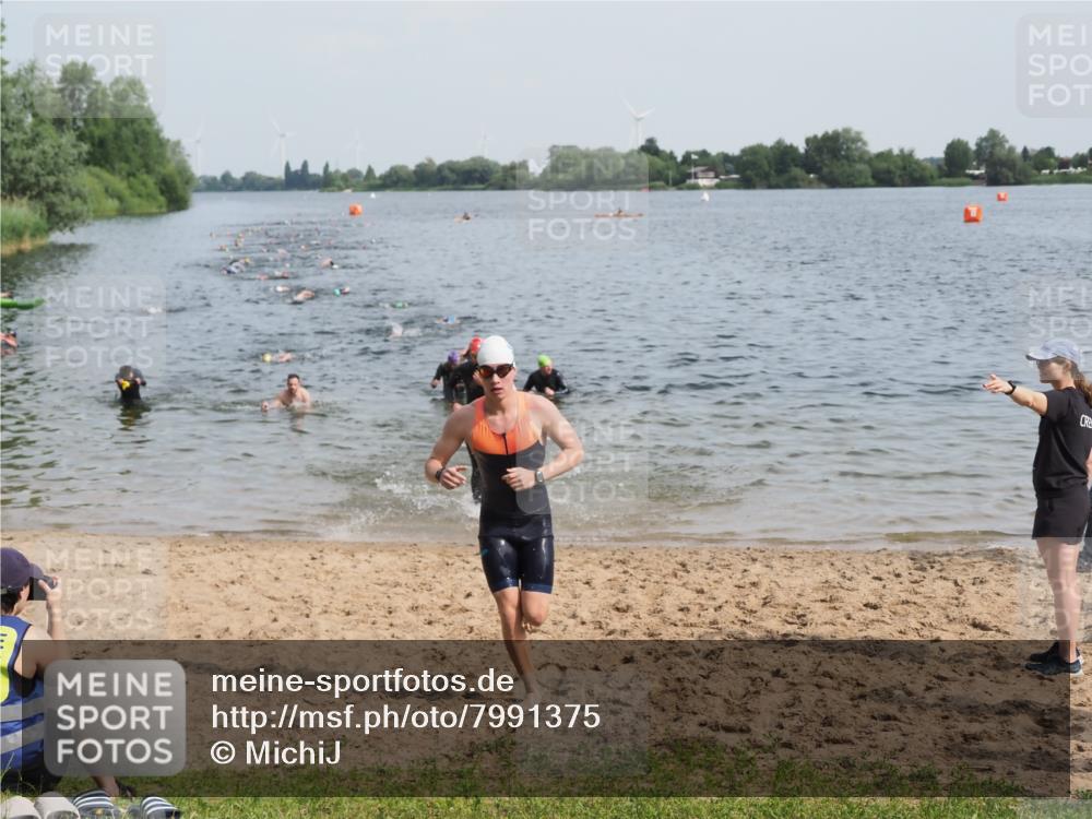 21.06.2025 - 27. Vierlanden-Triathlon MichiJ http://msf.ph/oto/7991375 15.06.2026 09:54:12 Schwimmen 267, 302, 337, 356 meine-sportfotos.de