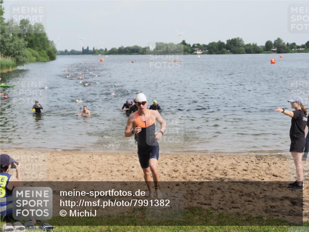 21.06.2025 - 27. Vierlanden-Triathlon MichiJ http://msf.ph/oto/7991382 15.06.2026 09:54:12 Schwimmen 267, 302, 337, 356 meine-sportfotos.de