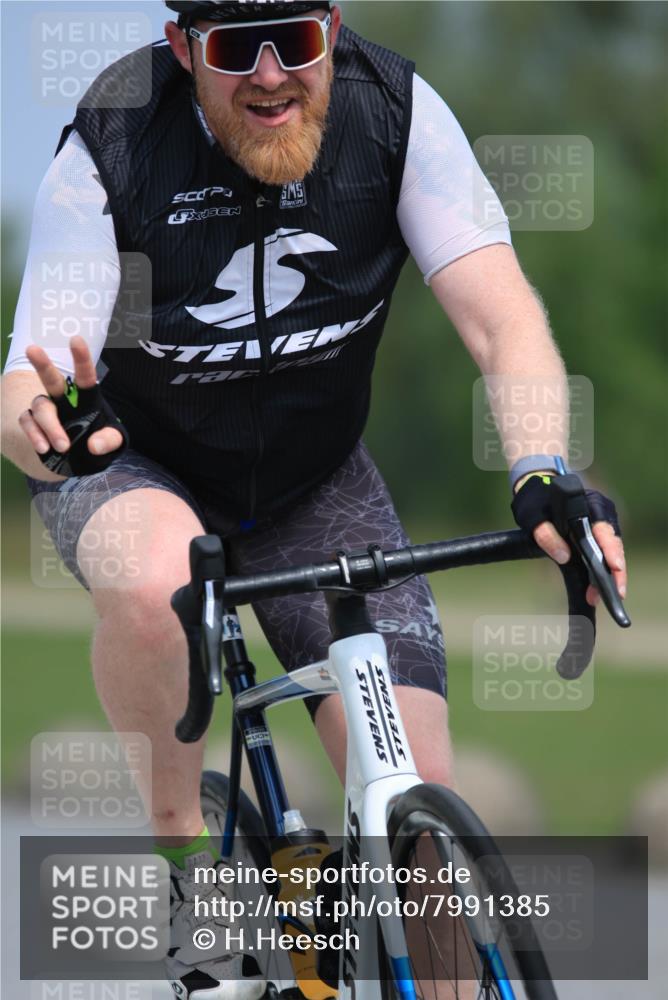 21.06.2025 - 27. Vierlanden-Triathlon H.Heesch http://msf.ph/oto/7991385 15.06.2025 11:56:09 Radfahren 783, 832, 843 meine-sportfotos.de