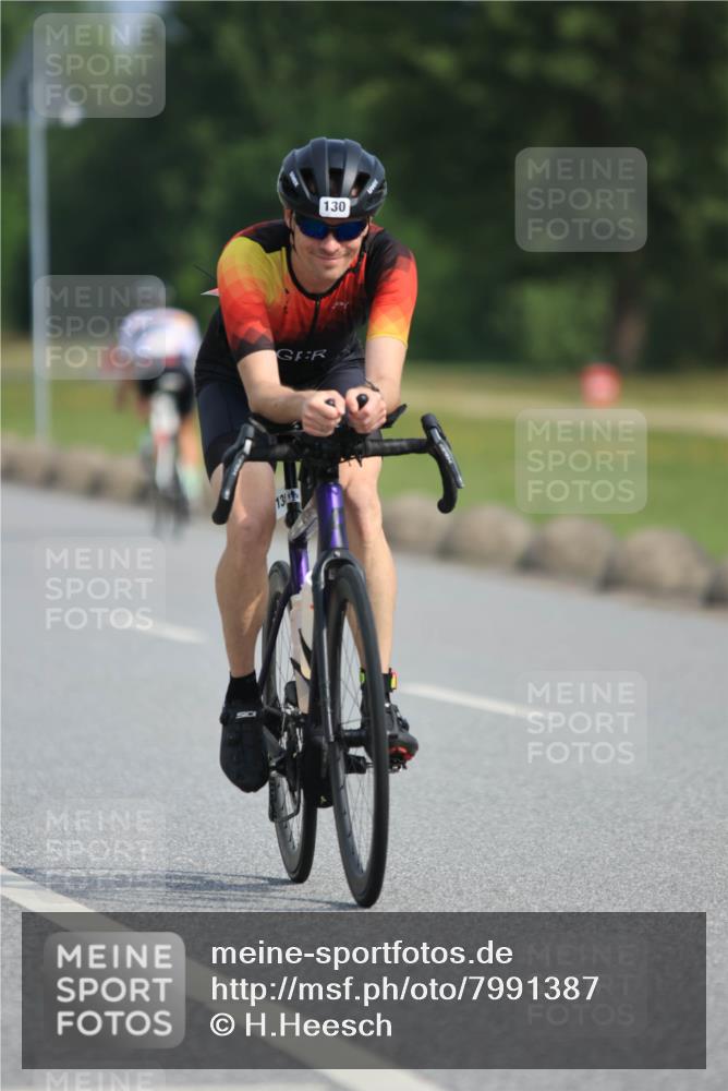 15.06.2025 - 27. Vierlanden-Triathlon H.Heesch http://msf.ph/oto/7991387 15.06.2025 09:57:20 Radfahren 75, 130, 145 meine-sportfotos.de