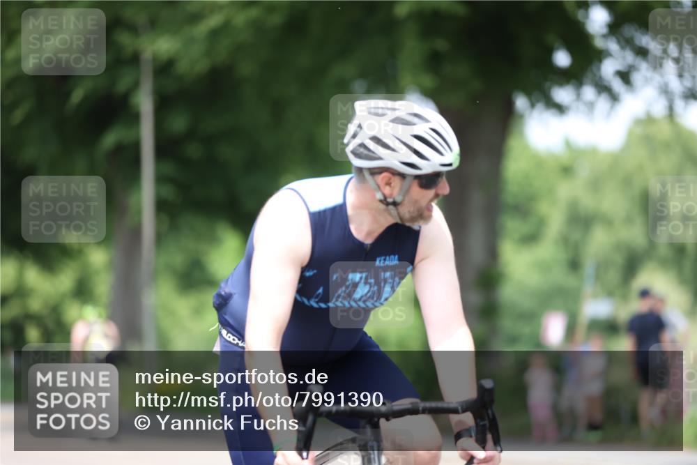 15.06.2025 - 7 Türme Triathlon Yannick Fuchs http://msf.ph/oto/7991390 15.06.2025 13:04:46 Radfahren 502, 884, 1007 meine-sportfotos.de