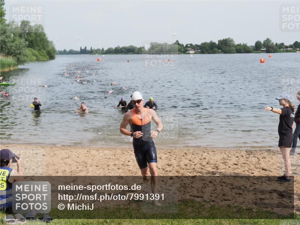 21.06.2025 - 27. Vierlanden-Triathlon MichiJ http://msf.ph/oto/7991391 15.06.2026 09:54:12 Schwimmen 267, 302, 337, 356 meine-sportfotos.de