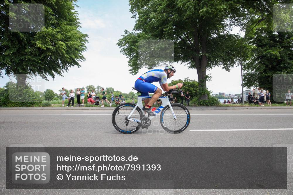15.06.2025 - 7 Türme Triathlon Yannick Fuchs http://msf.ph/oto/7991393 15.06.2025 13:23:12 Radfahren 594, 1171 meine-sportfotos.de