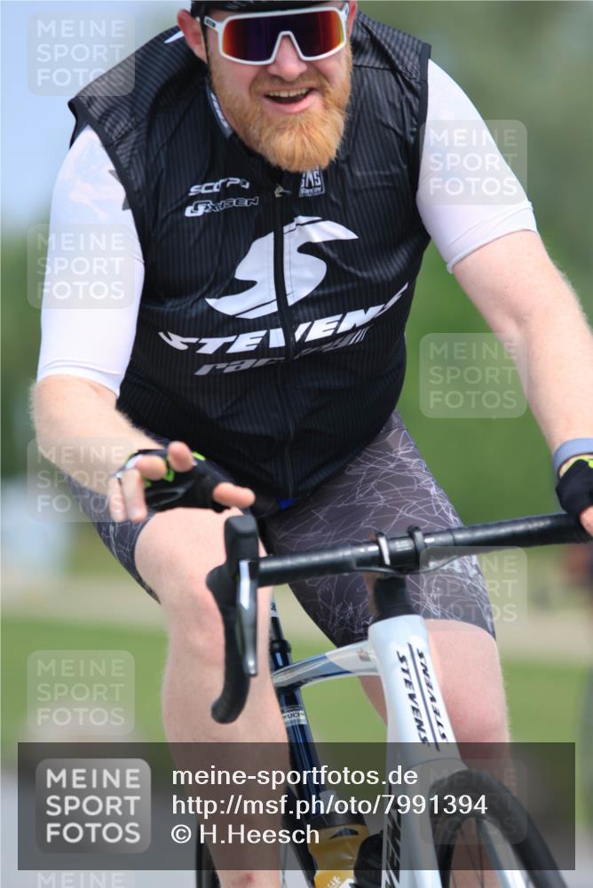 21.06.2025 - 27. Vierlanden-Triathlon H.Heesch http://msf.ph/oto/7991394 15.06.2025 11:56:09 Radfahren 783, 832, 843 meine-sportfotos.de