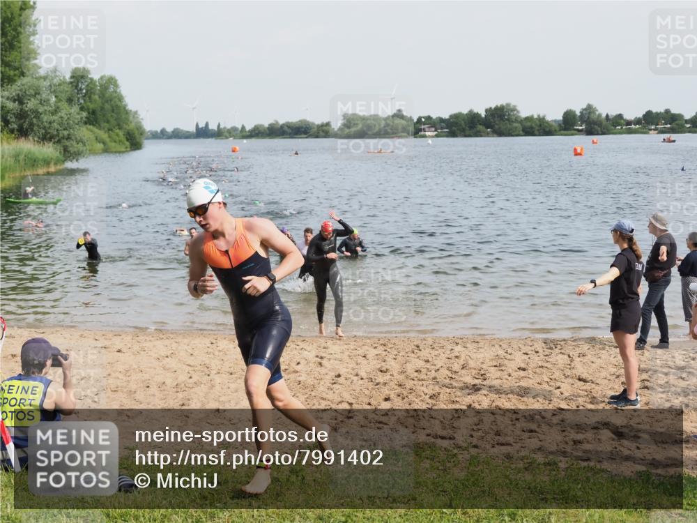 21.06.2025 - 27. Vierlanden-Triathlon MichiJ http://msf.ph/oto/7991402 15.06.2026 09:54:13 Schwimmen 267, 302, 337, 356 meine-sportfotos.de