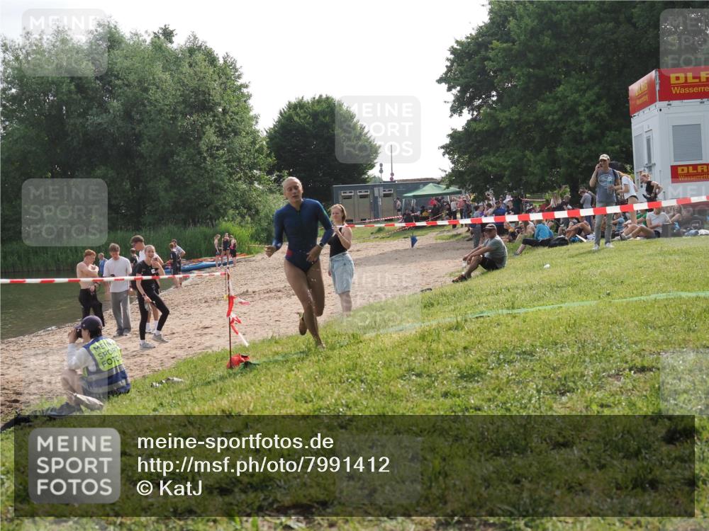 15.06.2025 - 27. Vierlanden-Triathlon KatJ http://msf.ph/oto/7991412 15.06.2025 09:13:50 Schwimmen 203 meine-sportfotos.de