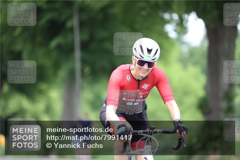 15.06.2025 - 7 Türme Triathlon Yannick Fuchs http://msf.ph/oto/7991417 15.06.2025 11:57:47 Radfahren 243, 244 meine-sportfotos.de