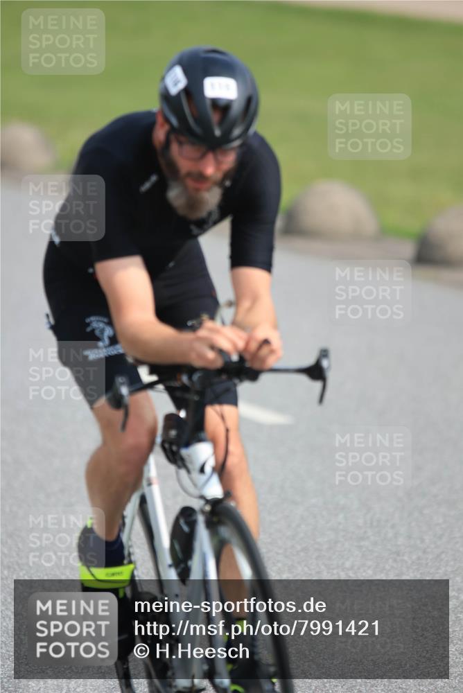 15.06.2025 - 27. Vierlanden-Triathlon H.Heesch http://msf.ph/oto/7991421 15.06.2025 09:58:44 Radfahren 102, 116 meine-sportfotos.de