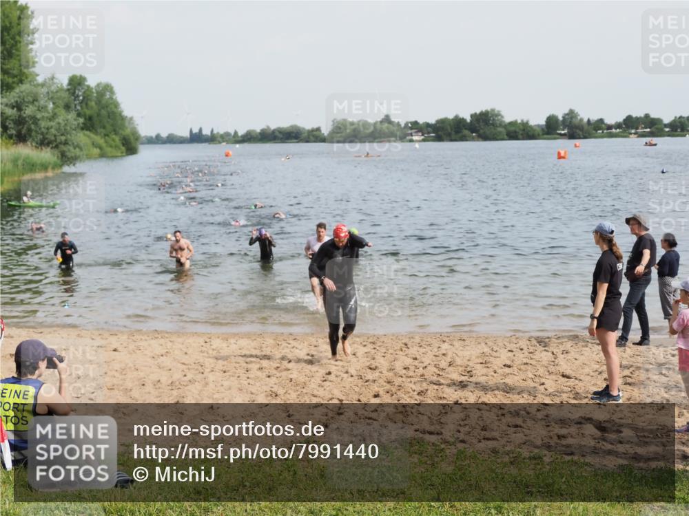 21.06.2025 - 27. Vierlanden-Triathlon MichiJ http://msf.ph/oto/7991440 15.06.2026 09:54:14 Schwimmen 267, 302, 337, 342, 356 meine-sportfotos.de