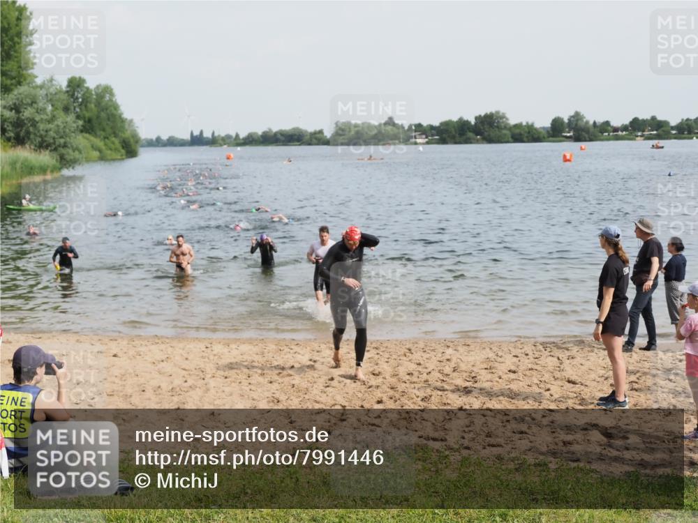 21.06.2025 - 27. Vierlanden-Triathlon MichiJ http://msf.ph/oto/7991446 15.06.2026 09:54:14 Schwimmen 267, 302, 337, 342, 356 meine-sportfotos.de