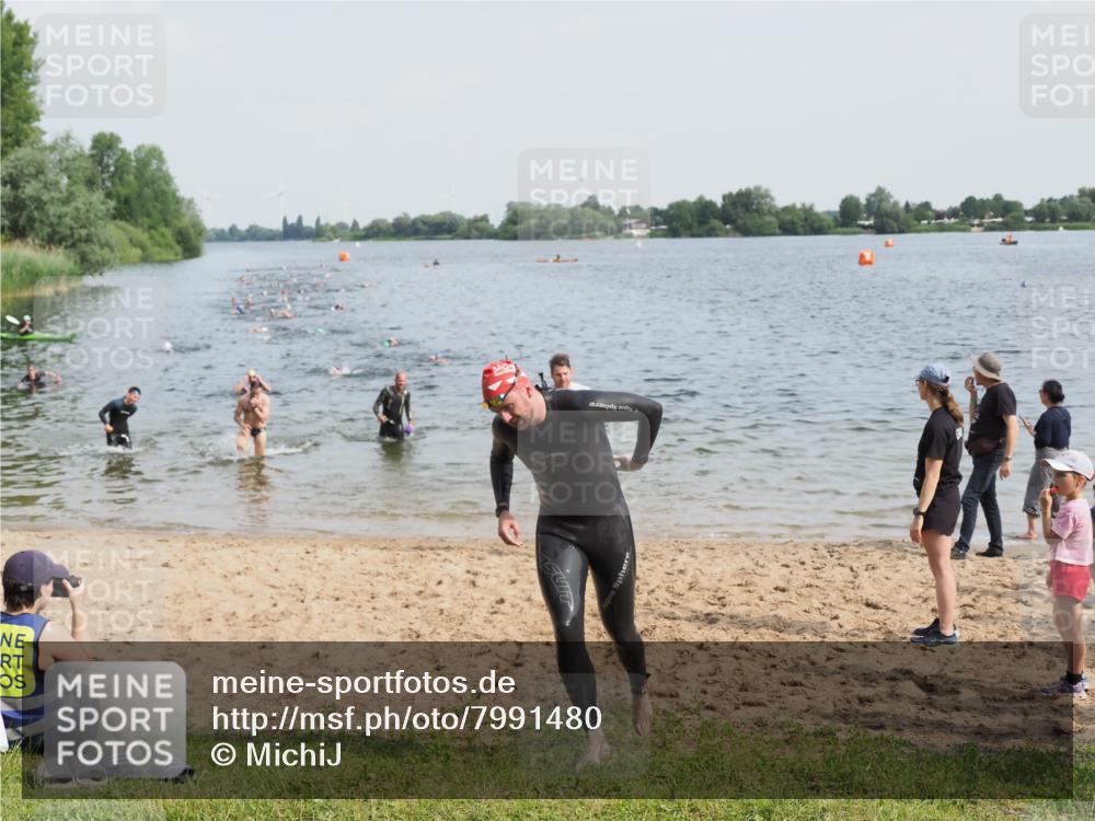 21.06.2025 - 27. Vierlanden-Triathlon MichiJ http://msf.ph/oto/7991480 15.06.2026 09:54:16 Schwimmen 255, 261, 302, 337, 342, 356 meine-sportfotos.de