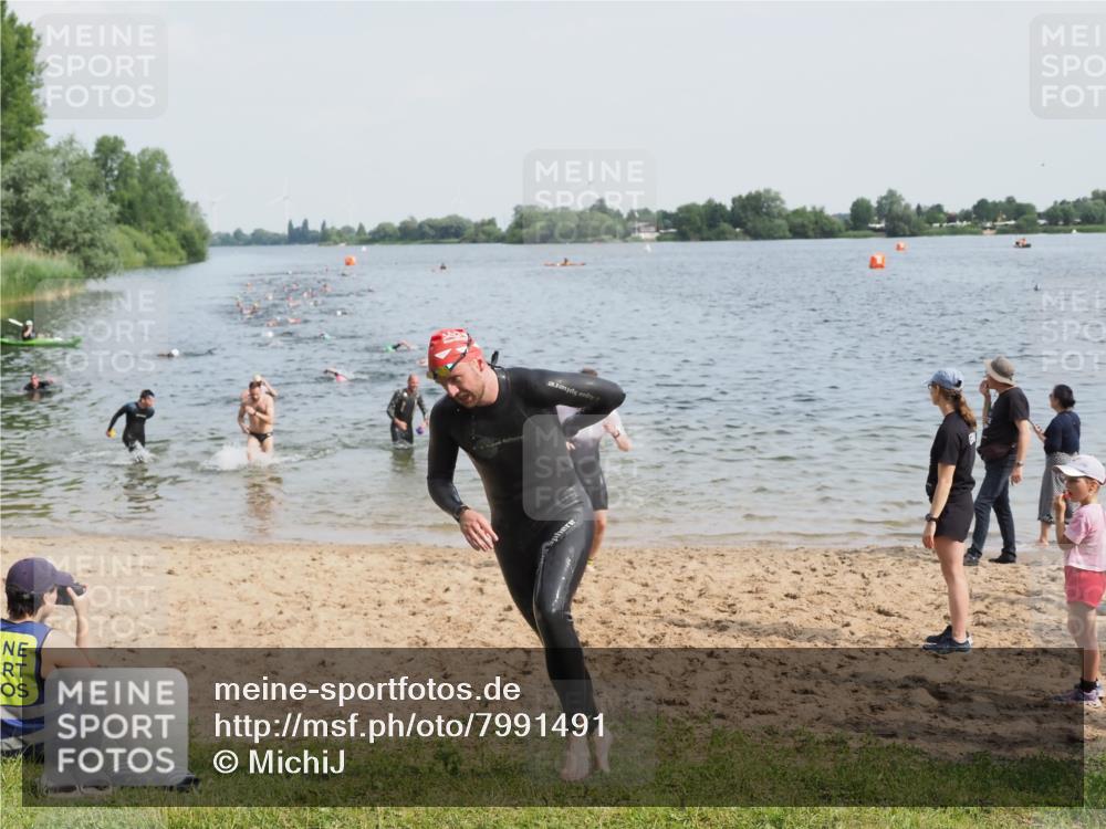 21.06.2025 - 27. Vierlanden-Triathlon MichiJ http://msf.ph/oto/7991491 15.06.2026 09:54:16 Schwimmen 255, 261, 302, 337, 342, 356 meine-sportfotos.de
