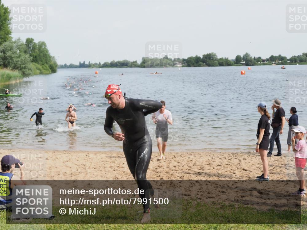 21.06.2025 - 27. Vierlanden-Triathlon MichiJ http://msf.ph/oto/7991500 15.06.2026 09:54:16 Schwimmen 255, 261, 302, 337, 342, 356 meine-sportfotos.de