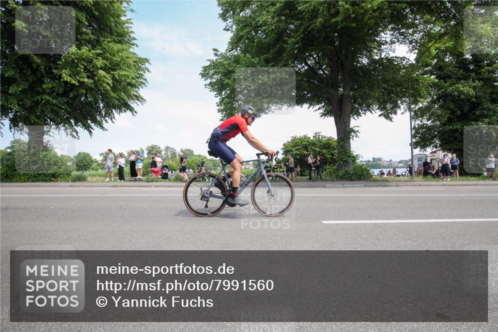 15.06.2025 - 7 Türme Triathlon Yannick Fuchs http://msf.ph/oto/7991560 15.06.2025 13:24:20 Radfahren 308, 640, 1072 meine-sportfotos.de