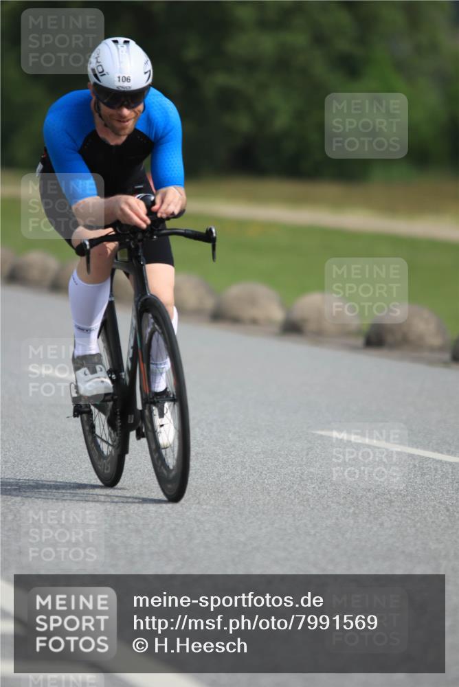 15.06.2025 - 27. Vierlanden-Triathlon H.Heesch http://msf.ph/oto/7991569 15.06.2025 10:00:32 Radfahren 3, 65, 106, 127, 137, 160 meine-sportfotos.de