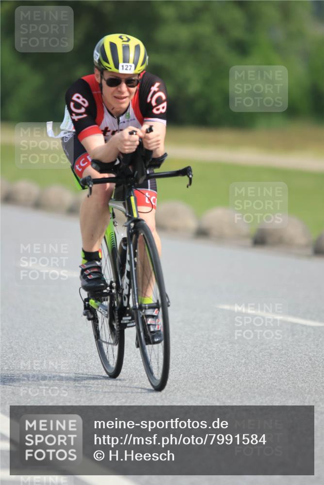 15.06.2025 - 27. Vierlanden-Triathlon H.Heesch http://msf.ph/oto/7991584 15.06.2025 10:00:34 Radfahren 3, 65, 106, 127, 137, 160 meine-sportfotos.de