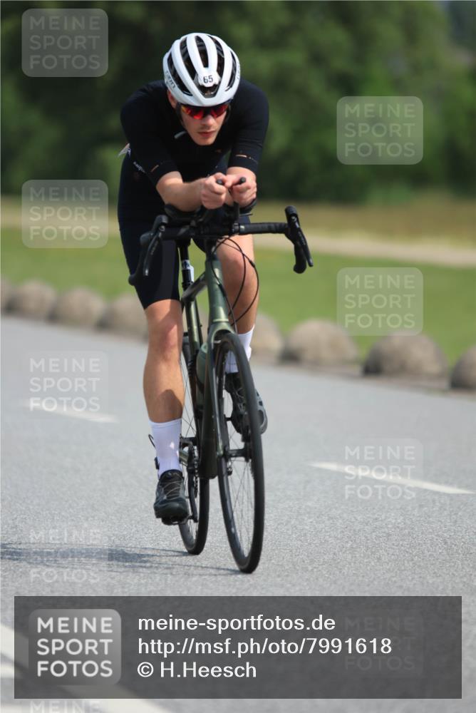 15.06.2025 - 27. Vierlanden-Triathlon H.Heesch http://msf.ph/oto/7991618 15.06.2025 10:00:37 Radfahren 3, 65, 127, 160 meine-sportfotos.de
