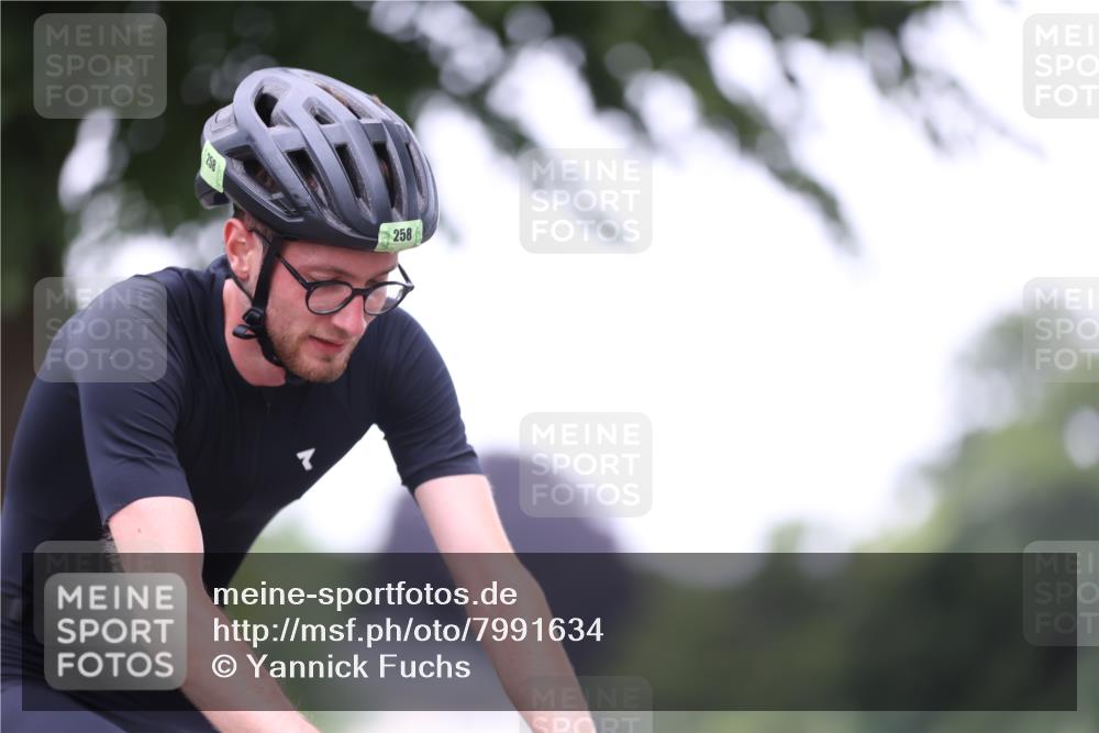 15.06.2025 - 7 Türme Triathlon Yannick Fuchs http://msf.ph/oto/7991634 15.06.2025 11:58:25 Radfahren 258, 276 meine-sportfotos.de