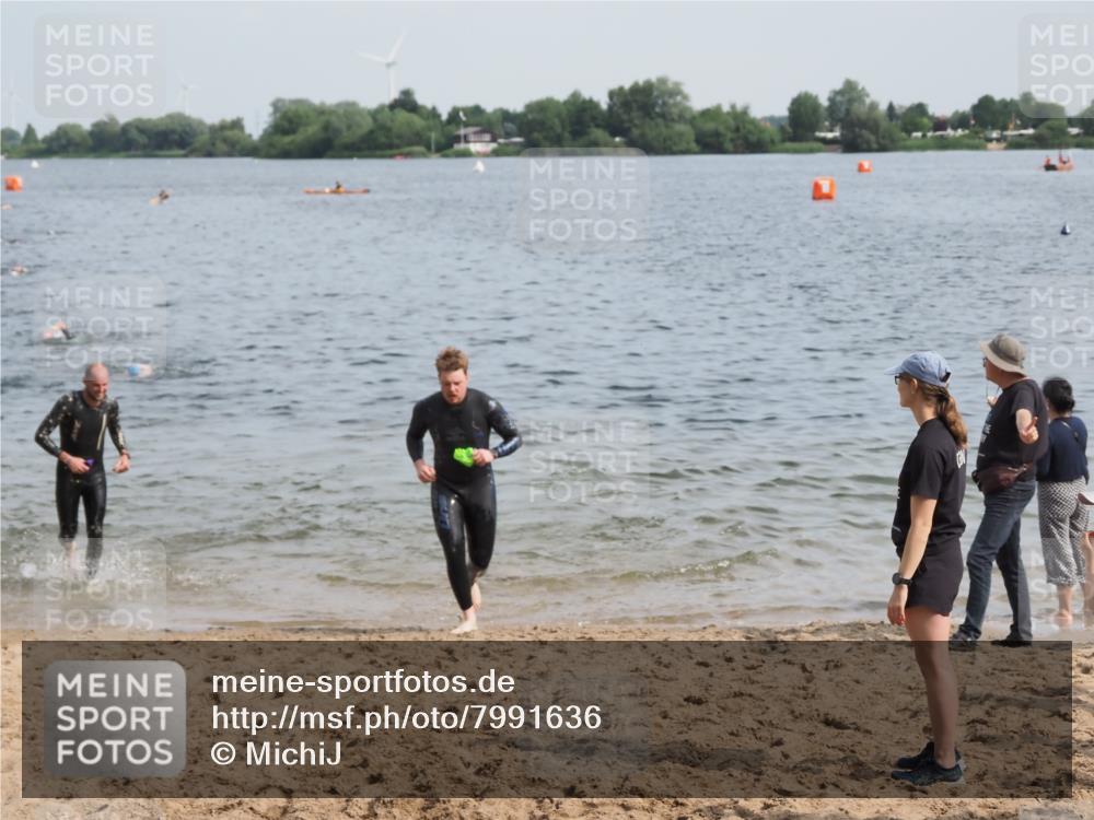 21.06.2025 - 27. Vierlanden-Triathlon MichiJ http://msf.ph/oto/7991636 15.06.2026 09:54:21 Schwimmen 253, 255, 261, 302, 337, 342, 354 meine-sportfotos.de