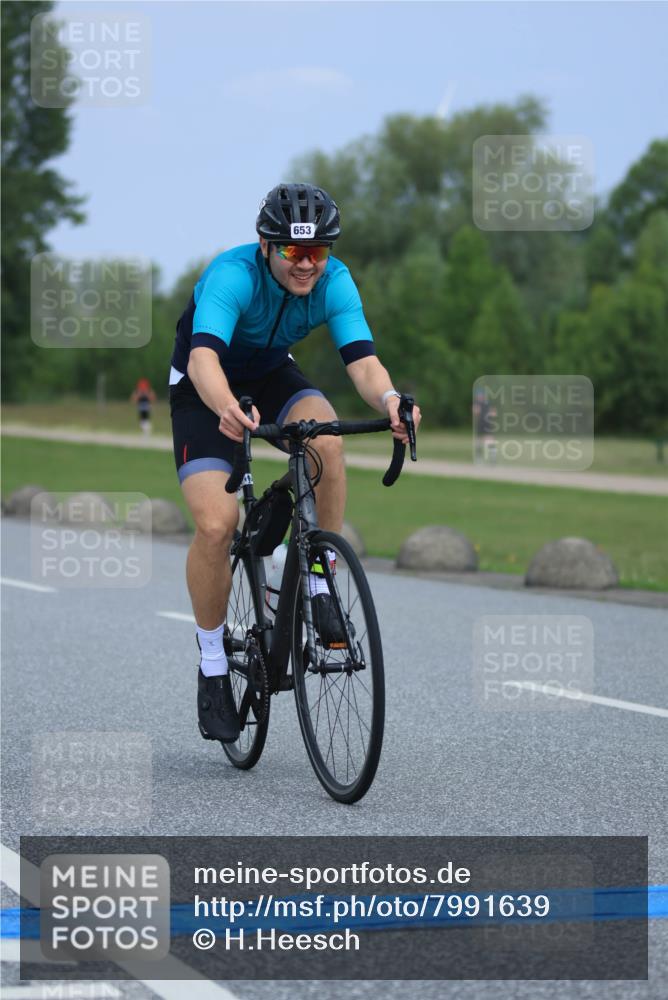 21.06.2025 - 27. Vierlanden-Triathlon H.Heesch http://msf.ph/oto/7991639 15.06.2025 11:57:18 Radfahren 653, 911 meine-sportfotos.de