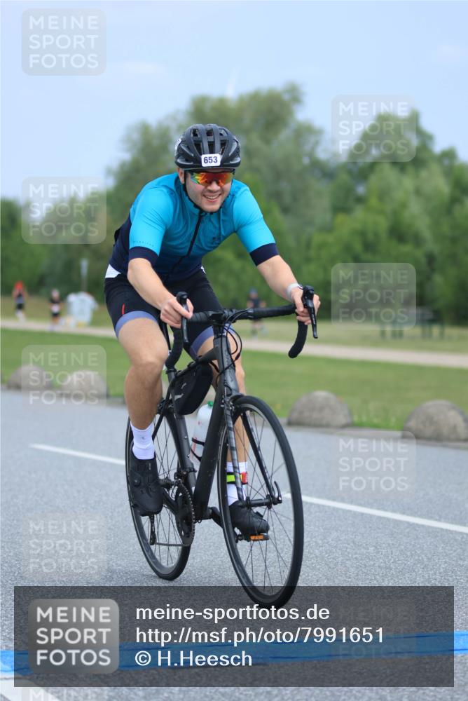 21.06.2025 - 27. Vierlanden-Triathlon H.Heesch http://msf.ph/oto/7991651 15.06.2025 11:57:18 Radfahren 653, 911 meine-sportfotos.de