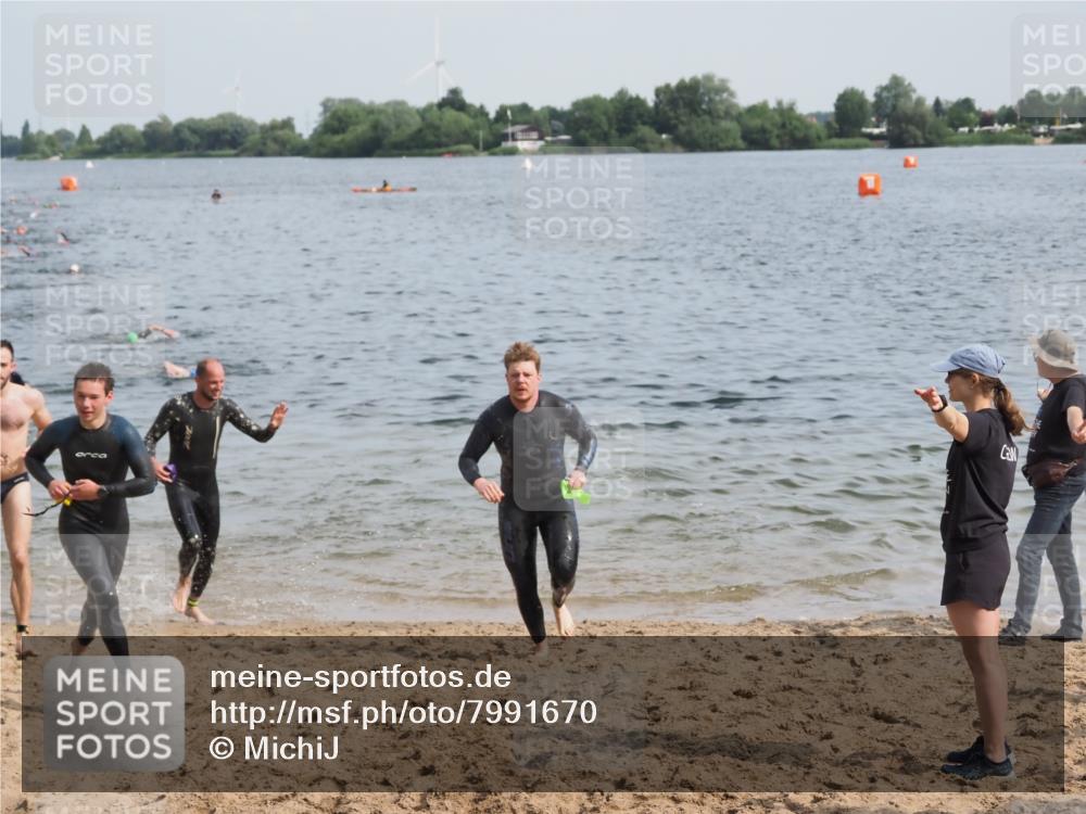 21.06.2025 - 27. Vierlanden-Triathlon MichiJ http://msf.ph/oto/7991670 15.06.2026 09:54:22 Schwimmen 253, 255, 261, 302, 337, 342, 354 meine-sportfotos.de