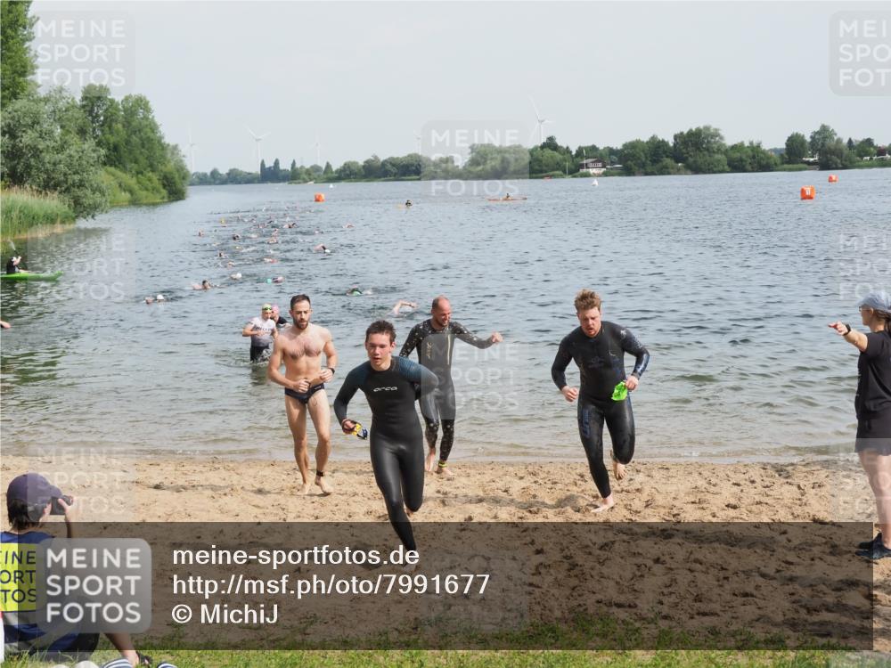 21.06.2025 - 27. Vierlanden-Triathlon MichiJ http://msf.ph/oto/7991677 15.06.2026 09:54:22 Schwimmen 253, 255, 261, 302, 337, 342, 354 meine-sportfotos.de