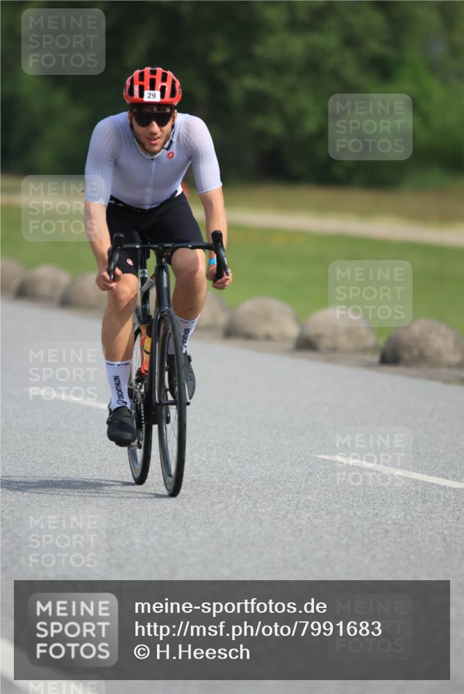 15.06.2025 - 27. Vierlanden-Triathlon H.Heesch http://msf.ph/oto/7991683 15.06.2025 10:01:01 Radfahren 29, 38, 43, 185, 282 meine-sportfotos.de