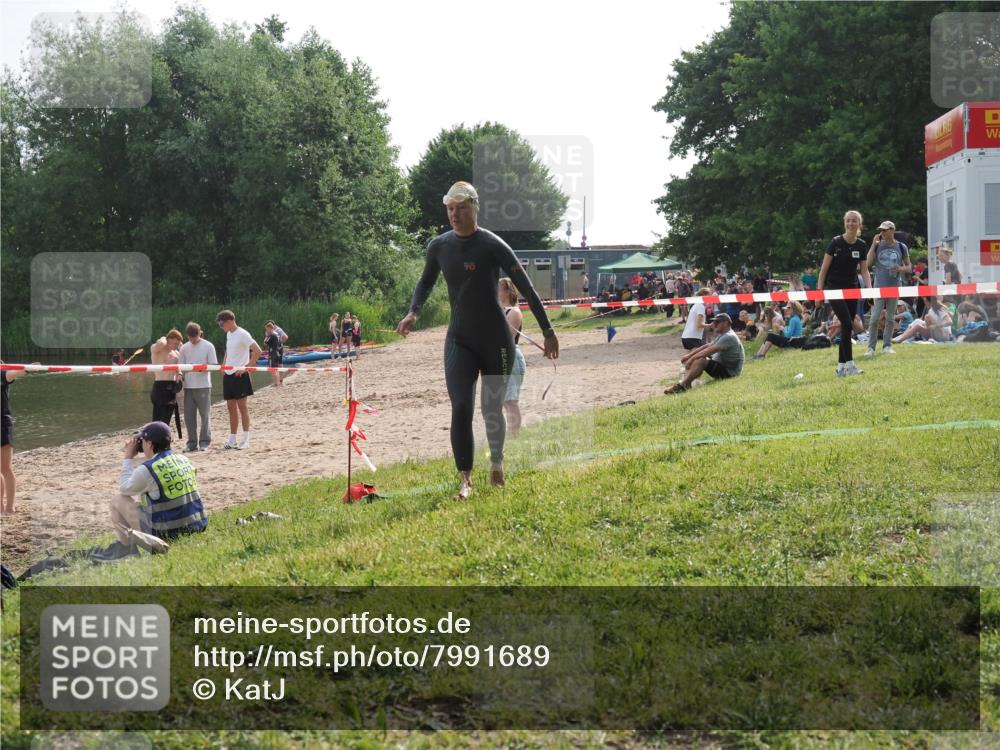 15.06.2025 - 27. Vierlanden-Triathlon KatJ http://msf.ph/oto/7991689 15.06.2025 09:13:58 Schwimmen 198, 203, 228 meine-sportfotos.de