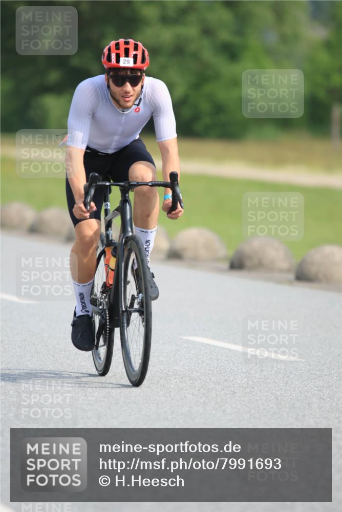 15.06.2025 - 27. Vierlanden-Triathlon H.Heesch http://msf.ph/oto/7991693 15.06.2025 10:01:01 Radfahren 29, 38, 43, 185, 282 meine-sportfotos.de