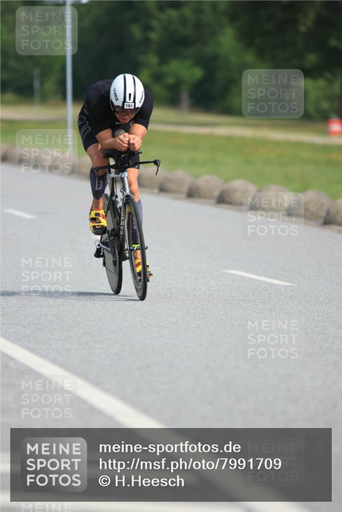 15.06.2025 - 27. Vierlanden-Triathlon H.Heesch http://msf.ph/oto/7991709 15.06.2025 10:01:05 Radfahren 29, 38, 43, 185, 282 meine-sportfotos.de