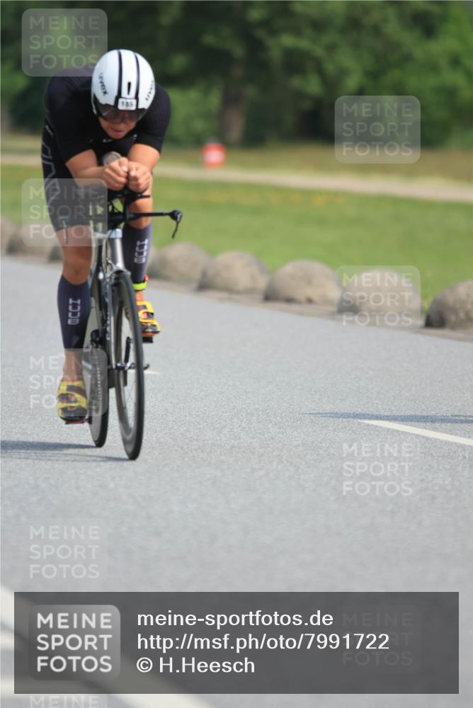 15.06.2025 - 27. Vierlanden-Triathlon H.Heesch http://msf.ph/oto/7991722 15.06.2025 10:01:06 Radfahren 38, 43, 185, 282 meine-sportfotos.de