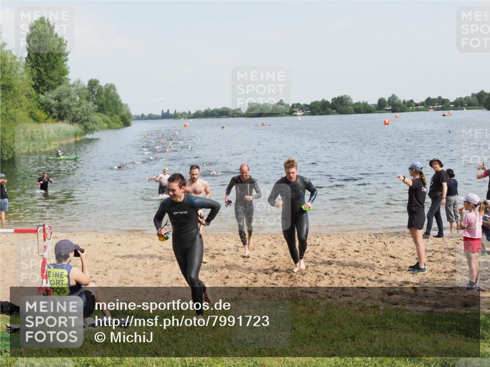 21.06.2025 - 27. Vierlanden-Triathlon MichiJ http://msf.ph/oto/7991723 15.06.2026 09:54:23 Schwimmen 253, 255, 261, 302, 337, 342, 354 meine-sportfotos.de