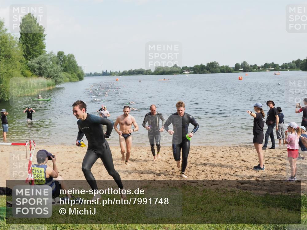 21.06.2025 - 27. Vierlanden-Triathlon MichiJ http://msf.ph/oto/7991748 15.06.2026 09:54:24 Schwimmen 253, 255, 261, 337, 342, 354 meine-sportfotos.de