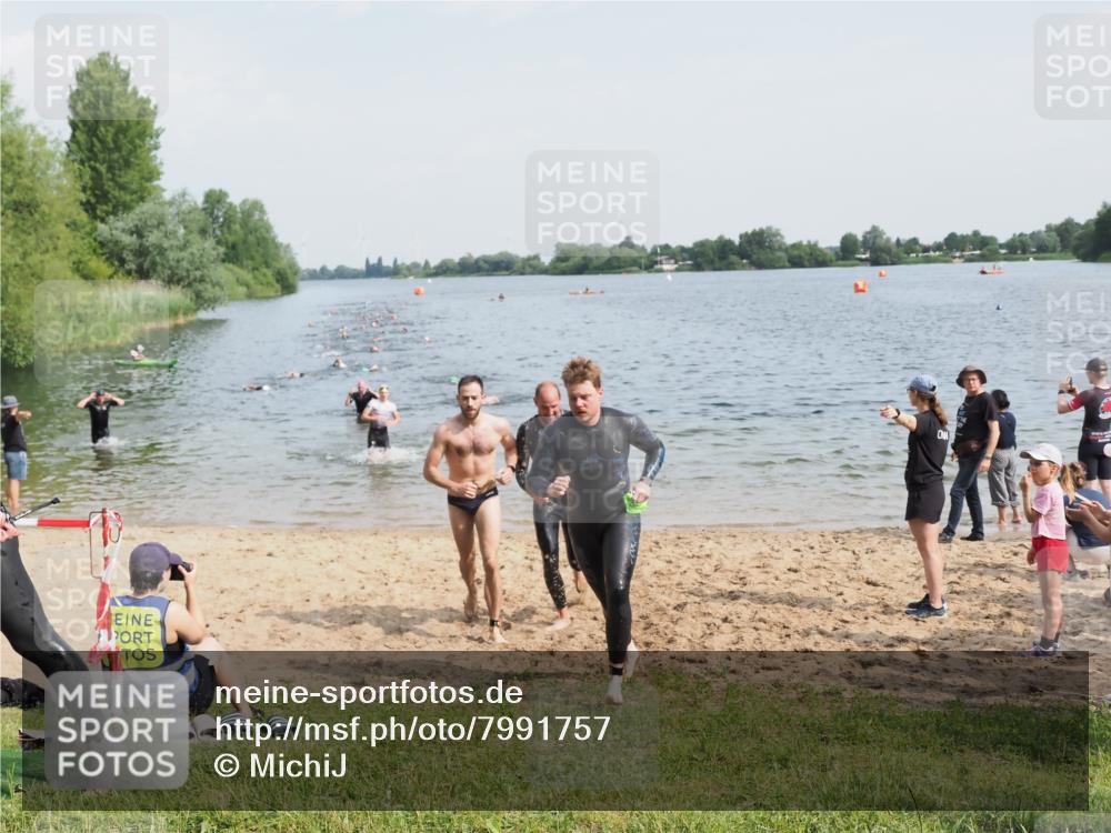 21.06.2025 - 27. Vierlanden-Triathlon MichiJ http://msf.ph/oto/7991757 15.06.2026 09:54:24 Schwimmen 253, 255, 261, 337, 342, 354 meine-sportfotos.de