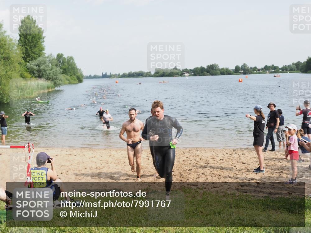 21.06.2025 - 27. Vierlanden-Triathlon MichiJ http://msf.ph/oto/7991767 15.06.2026 09:54:24 Schwimmen 253, 255, 261, 337, 342, 354 meine-sportfotos.de