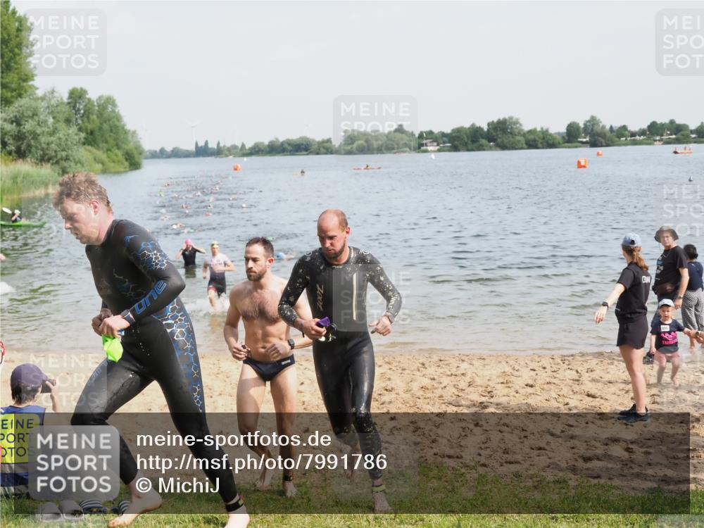 21.06.2025 - 27. Vierlanden-Triathlon MichiJ http://msf.ph/oto/7991786 15.06.2026 09:54:25 Schwimmen 253, 255, 261, 318, 337, 342, 354 meine-sportfotos.de