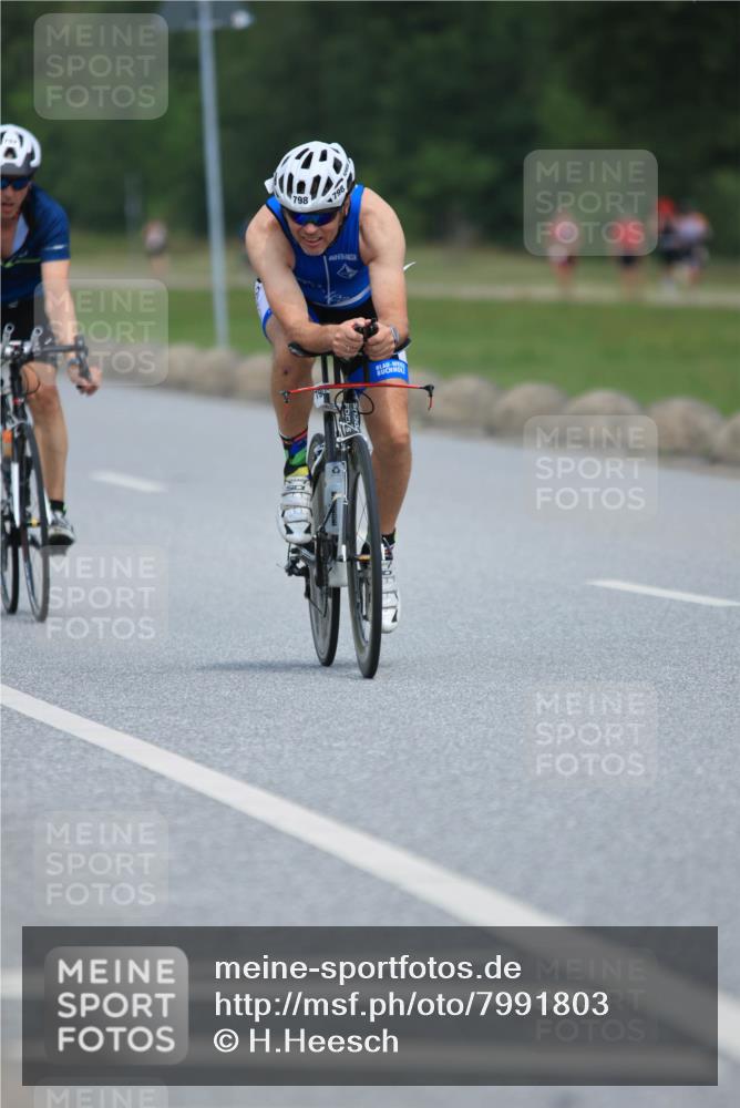 21.06.2025 - 27. Vierlanden-Triathlon H.Heesch http://msf.ph/oto/7991803 15.06.2025 11:57:36 Radfahren 655, 792, 798, 804, 858, 904, 954, 958 meine-sportfotos.de