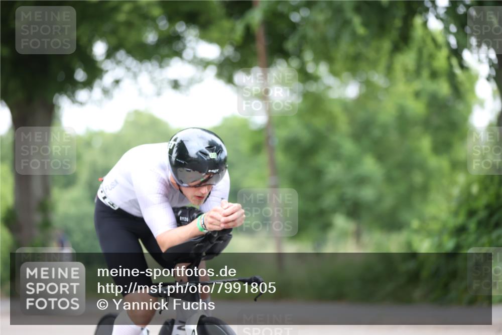 15.06.2025 - 7 Türme Triathlon Yannick Fuchs http://msf.ph/oto/7991805 15.06.2025 11:59:08 Radfahren  meine-sportfotos.de