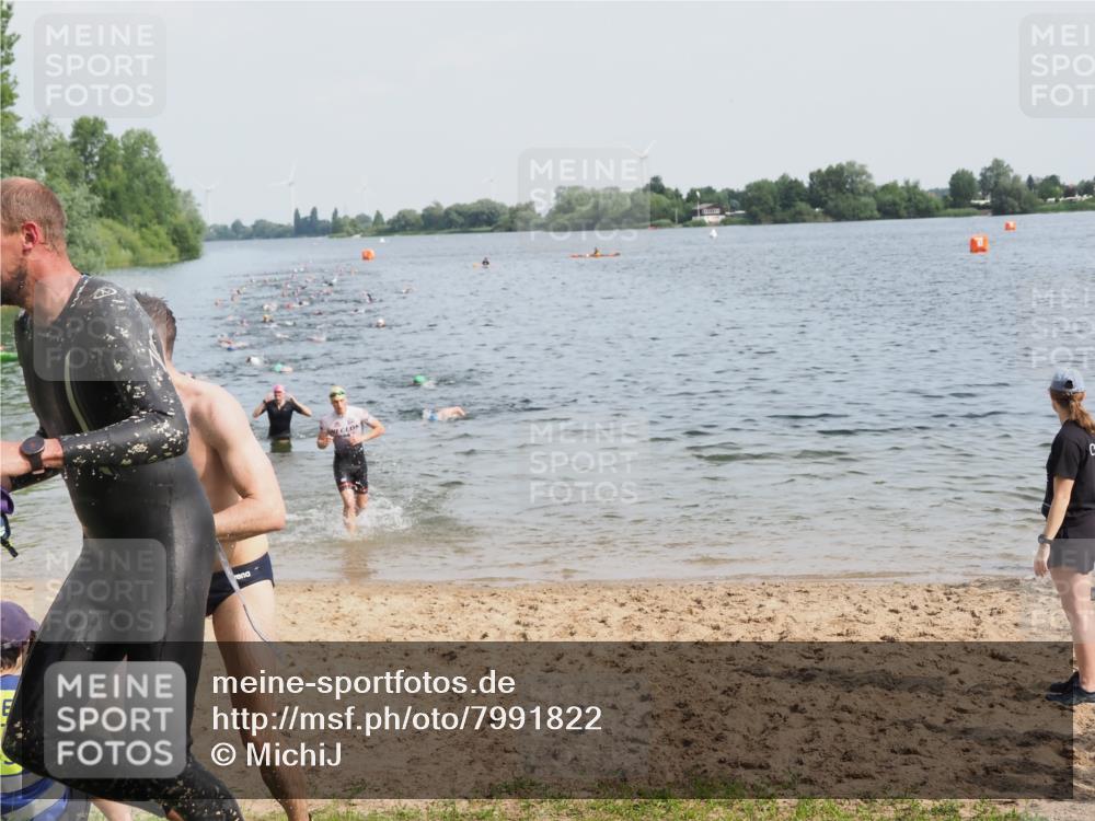 21.06.2025 - 27. Vierlanden-Triathlon MichiJ http://msf.ph/oto/7991822 15.06.2026 09:54:26 Schwimmen 253, 255, 261, 318, 337, 342, 354 meine-sportfotos.de